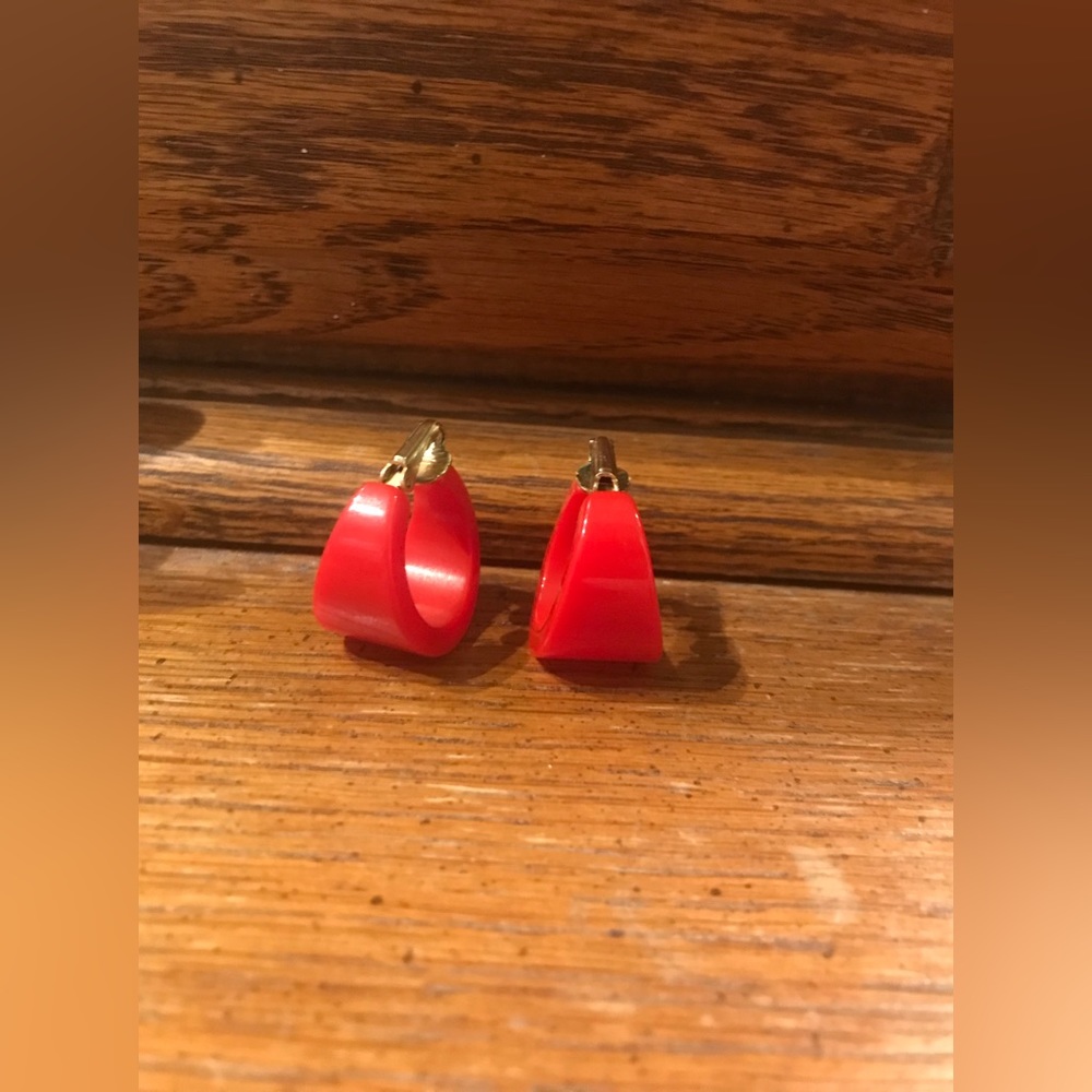 Vintage chunky red clip on hoop earrings